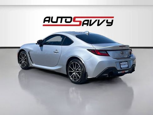 Used 2023 Toyota GR86 RWD image 5