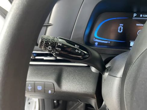 Used 2025 Hyundai Elantra Hybrid FWD image 13