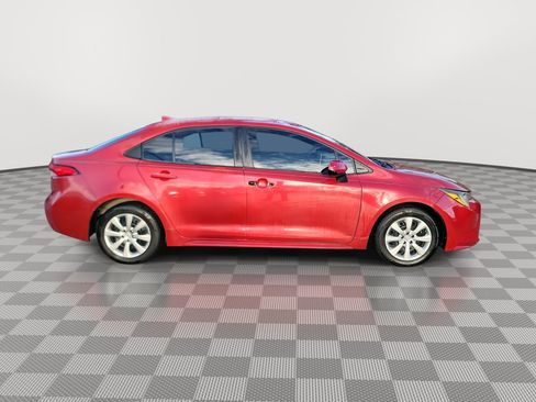 Used 2021 Toyota Corolla LE image 9