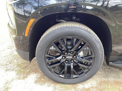 New 2025 Chevrolet Suburban Premier RWD image 9