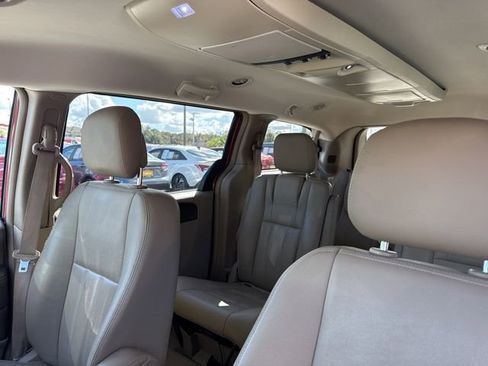 Used 2016 Chrysler Town & Country Touring image 25