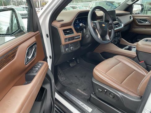 Used 2023 Chevrolet Suburban High Country image 4
