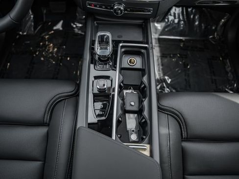 New 2026 Volvo XC60 B5 Ultra w/ Protection Package Premier image 28