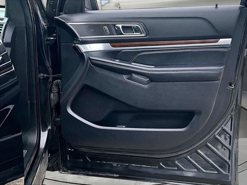 Used 2019 Ford Explorer Limited w/ Class III Trailer Tow Package AWD/4WD image 32