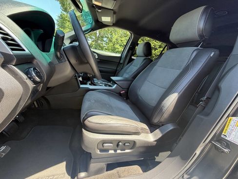 Used 2015 Ford Explorer XLT FWD image 5