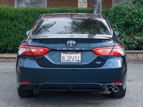 Used 2019 Toyota Camry SE w/ Carpet Mat Package FWD image 7