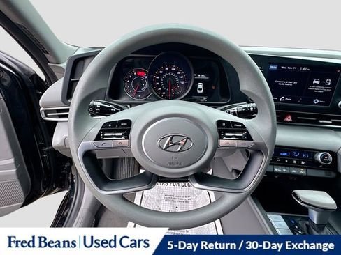Used 2023 Hyundai Elantra SEL image 13