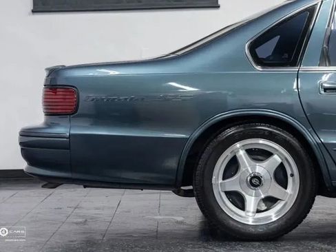 Used 1995 Chevrolet Impala SS RWD image 17