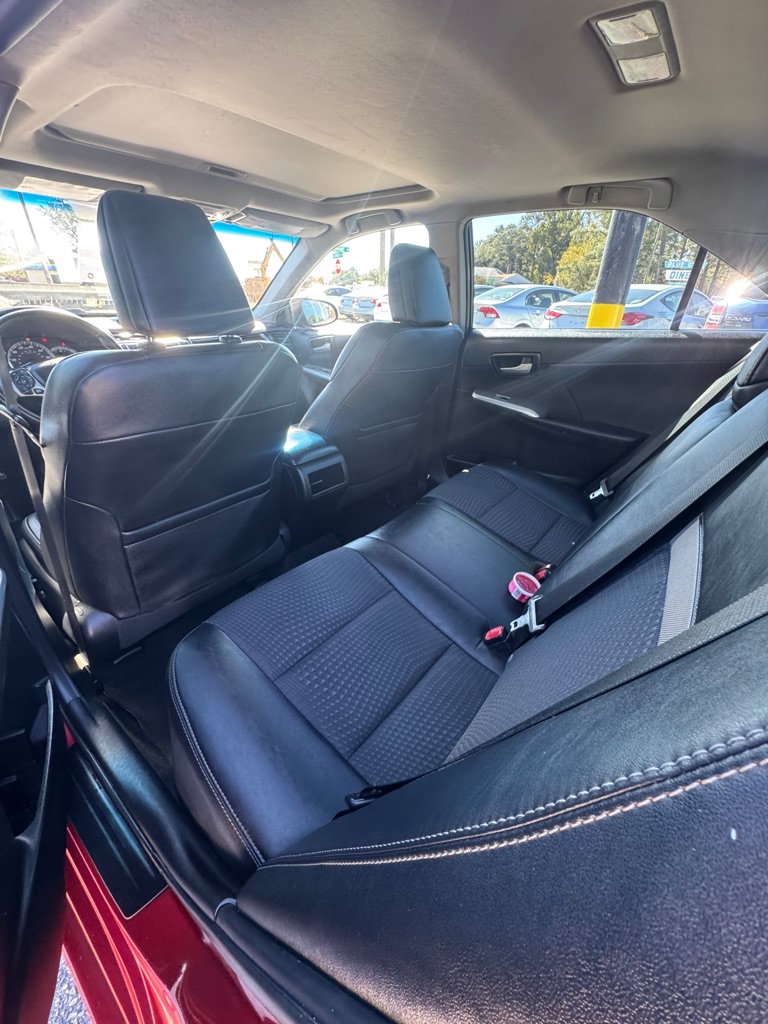 Used 2012 Toyota Camry SE FWD image 12