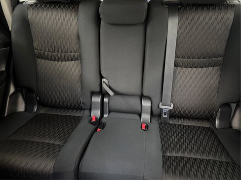 Used 2018 Nissan Rogue SV AWD/4WD image 45