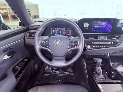 Certified 2024 Lexus ES 350 w/ Premium Package image 17