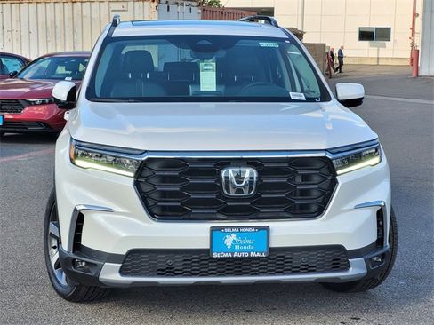 New 2025 Honda Pilot Touring image 2