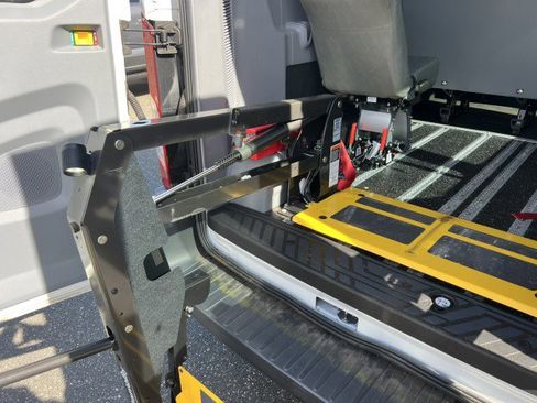 Used 2018 Ford Transit 350 XL image 19