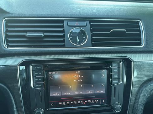 Used 2017 Volkswagen Passat 1.8T SE image 46