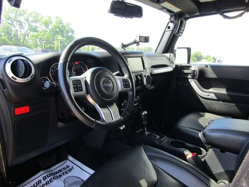 Used 2016 Jeep Wrangler Unlimited Rubicon AWD/4WD image 14