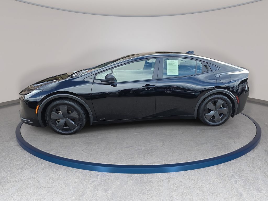 Used 2024 Toyota Prius LE AWD/4WD image 9