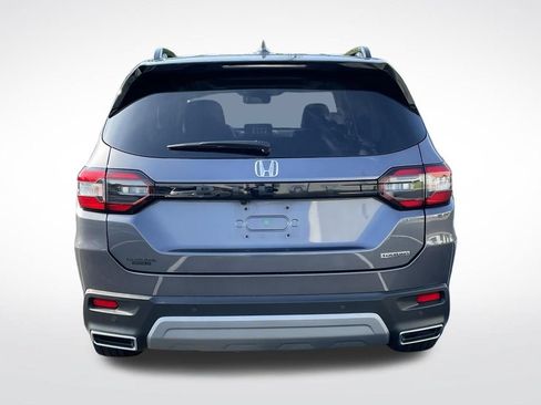 Used 2025 Honda Pilot Touring image 4