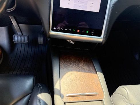 Used 2018 Tesla Model X 75D AWD/4WD image 26
