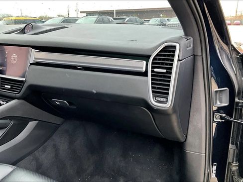 Used 2023 Porsche Cayenne image 34
