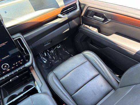 Used 2025 GMC Yukon XL Denali AWD/4WD image 14
