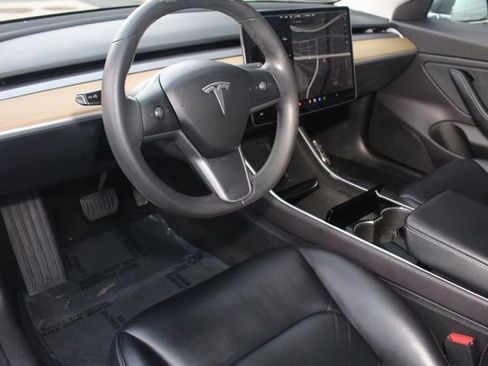 Used 2019 Tesla Model 3 Standard Range Plus image 4