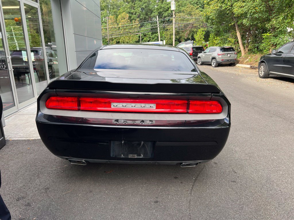 Used 2013 Dodge Challenger SXT RWD image 6