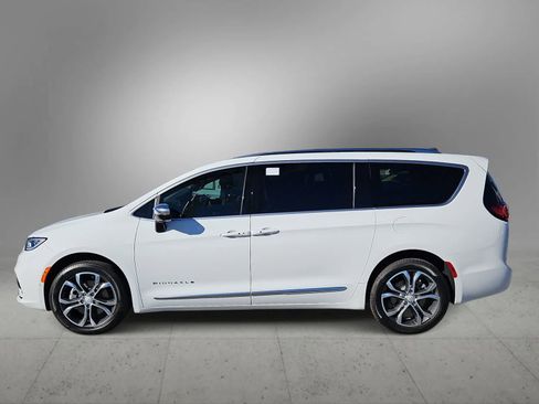 New 2026 Chrysler Pacifica Pinnacle image 5