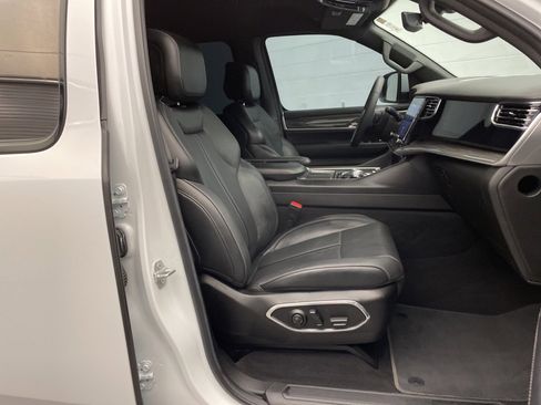 Used 2022 Jeep Wagoneer Series III image 27