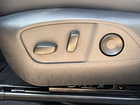 Used 2025 Buick Enclave Preferred FWD image 28