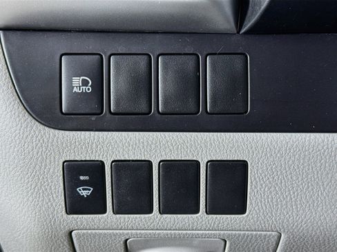 Used 2018 Toyota Highlander LE FWD image 9