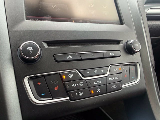 Used 2016 Ford Fusion SE w/ Equipment Group 202A FWD image 25