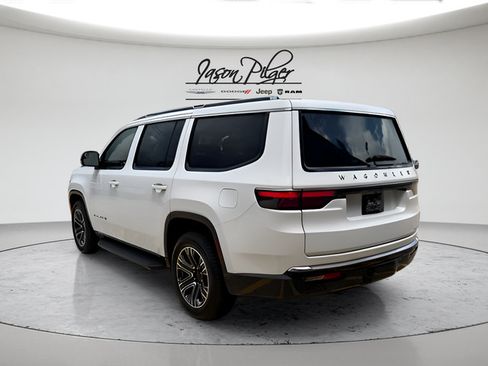 Used 2024 Jeep Wagoneer Series II w/ Flexible Seating Group RWD image 6