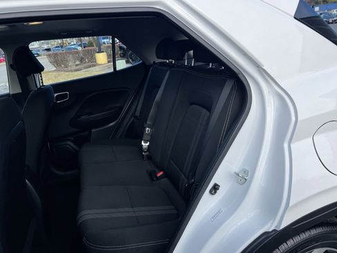 Used 2023 Hyundai Venue SEL w/ Cargo Package image 22