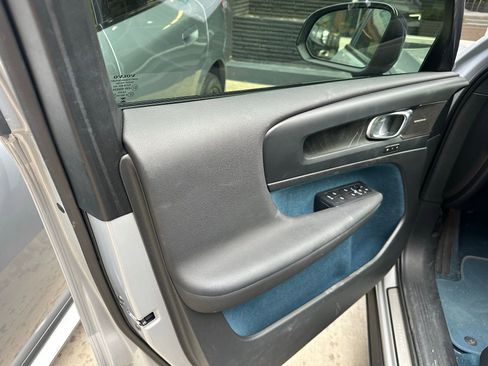 Used 2023 Volvo C40 P8 Recharge Ultimate image 5