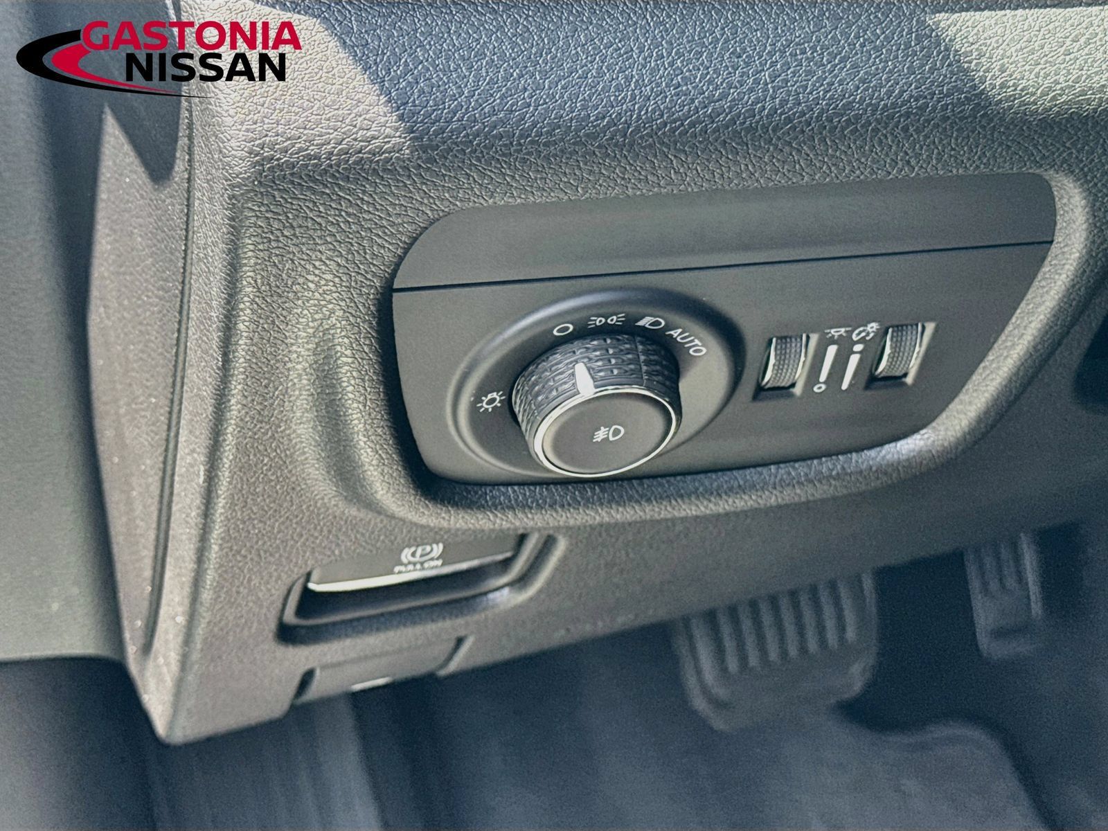 Used 2023 Jeep Grand Cherokee Limited AWD/4WD image 13