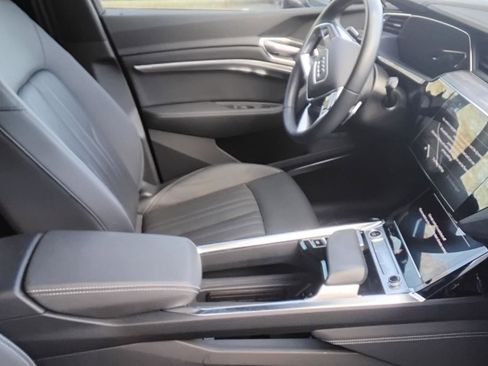 Used 2023 Audi e-tron Premium Plus w/ Premium Plus Package image 28