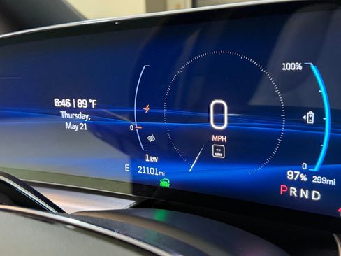 Certified 2024 Cadillac Lyriq Luxury AWD/4WD image 18