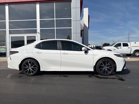 Used 2023 Toyota Camry SE FWD image 8