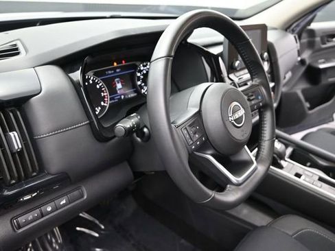 Used 2025 Nissan Pathfinder SV FWD image 17