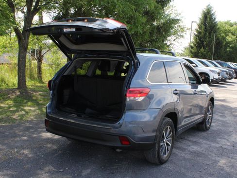 Used 2018 Toyota Highlander XLE AWD/4WD image 7