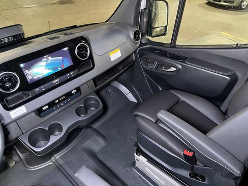 Used 2026 Mercedes-Benz Sprinter 2500 image 42
