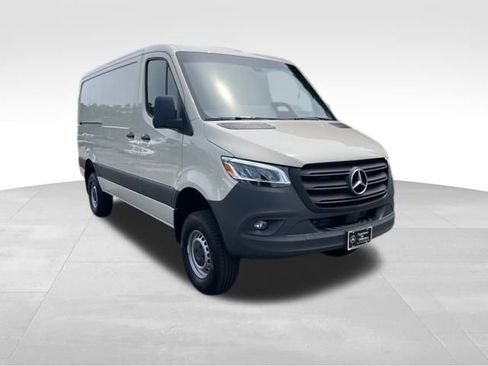 Used 2025 Mercedes-Benz Sprinter 2500 image 7