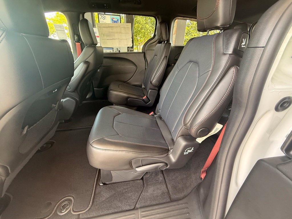 New 2027 Chrysler Pacifica Select FWD image 24