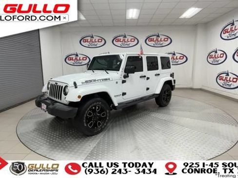Used 2017 Jeep Wrangler Unlimited Sahara AWD/4WD image 4