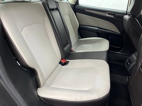 Used 2020 Ford Fusion SE w/ Equipment Group 151A FWD image 22