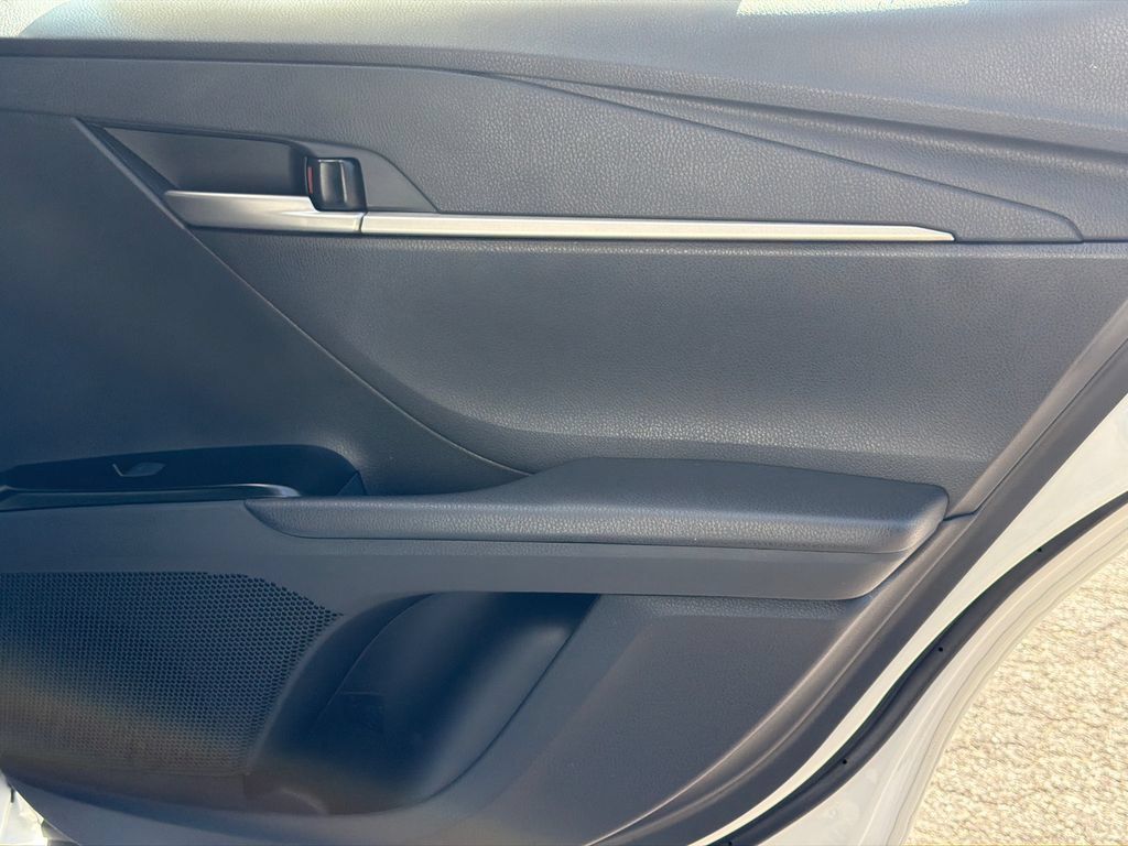 New 2026 Toyota Camry Hybrid FWD image 24