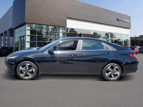 Certified 2023 Hyundai Elantra Limited FWD image 3