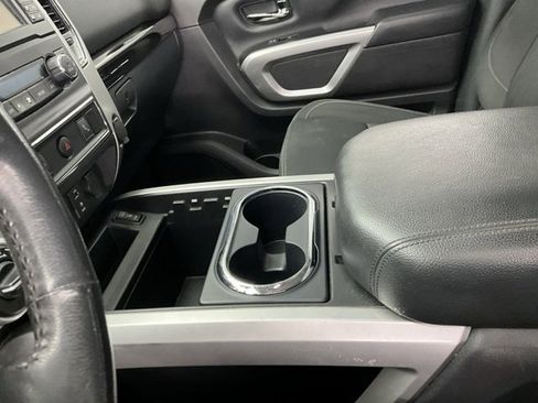 Used 2016 Nissan Titan SV image 19