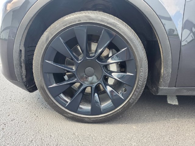 Used 2024 Tesla Model Y 2WD image 10