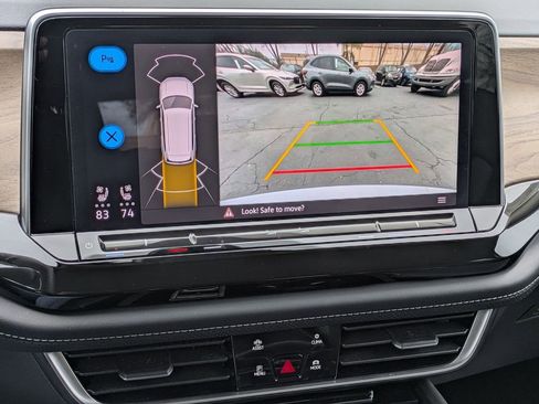 Used 2025 Volkswagen Atlas SE image 21